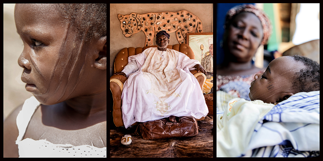Au nord du Bénin, dans le département de l’Atacora, la pratique de la scarification identitaire est encore assez répandue. Dans la ville de Djougou, le roi Kpetoni Koda IV (au centre), roi de l’ethnie Yom, défend cette tradition. Les garçons portent trois balafres sur chaque joue, et les filles, quatre. Afoussa Kpetnoi, agée de 2 mois, (à droite) est une des petites-filles du roi. Selon sa grand-mère Fati Issaka, elle a reçu les marques 7 jours après sa naissance.