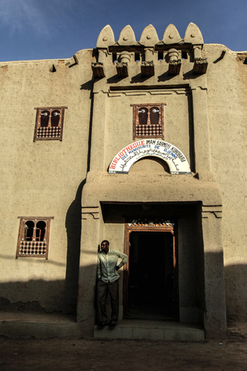 Comme Tombouctou, sa ville jumelle, Djenné est depuis des siècles un haut centre du savoir, et abrite plusieurs bibliothèques comme celle-ci. 