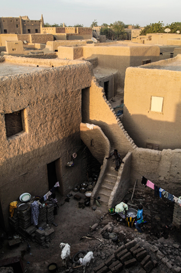 Toute la vieille ville de Djénné est également inscrite au patrimoine mondial depuis plus de 20 ans. Quand les Islamistes radicaux sont descendus vers le sud et ont atteint Kona et Diabaly en début janvier, un vent de panique s’est abbattu sur la ville.